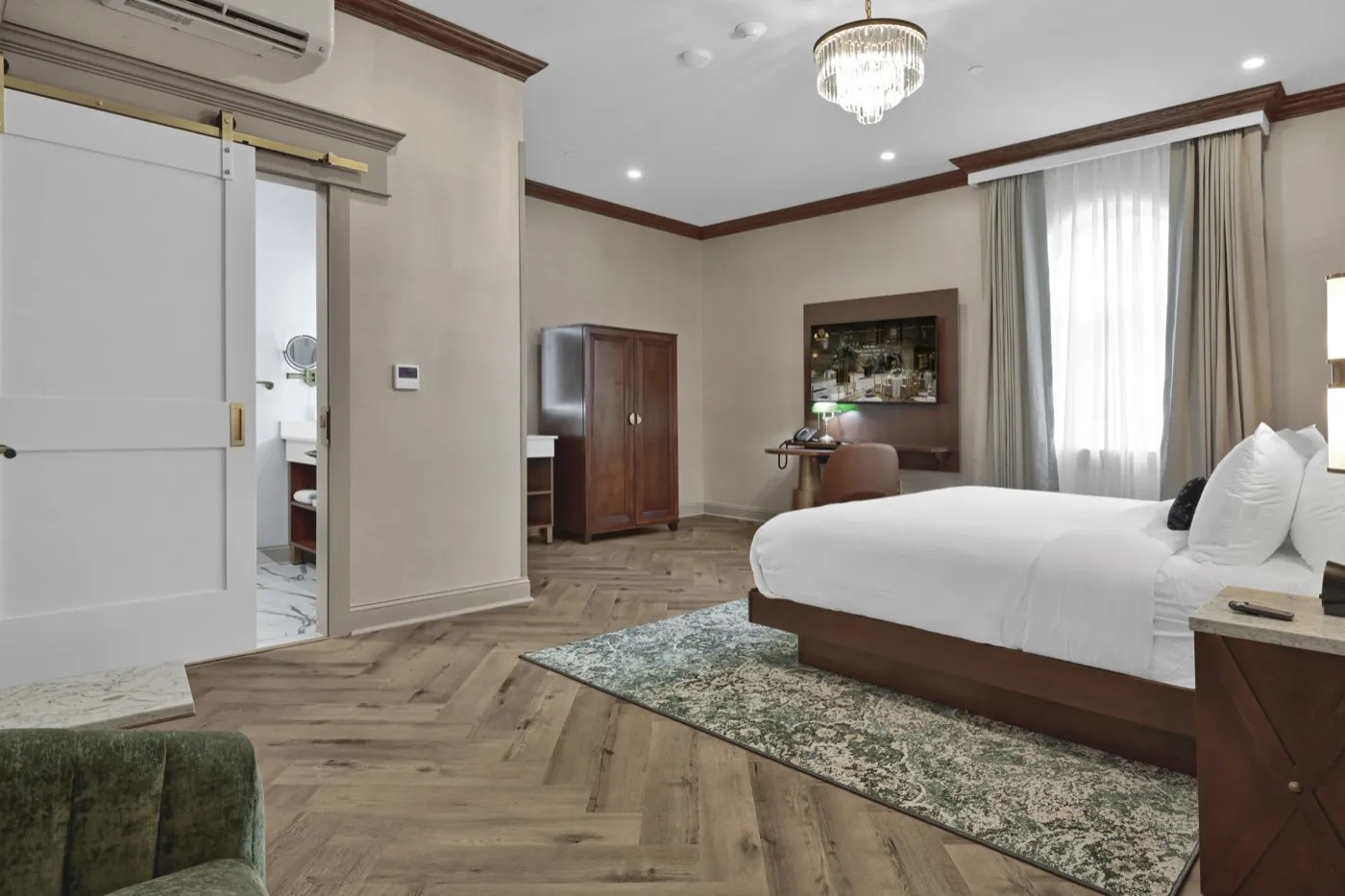 Deluxe King Suite