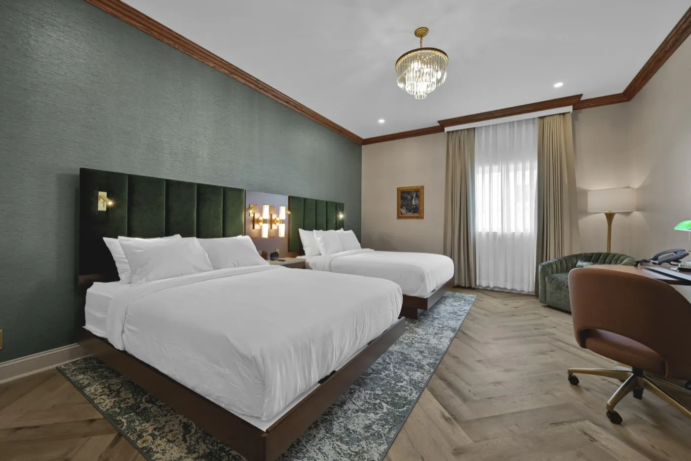 Deluxe Queens Suite
